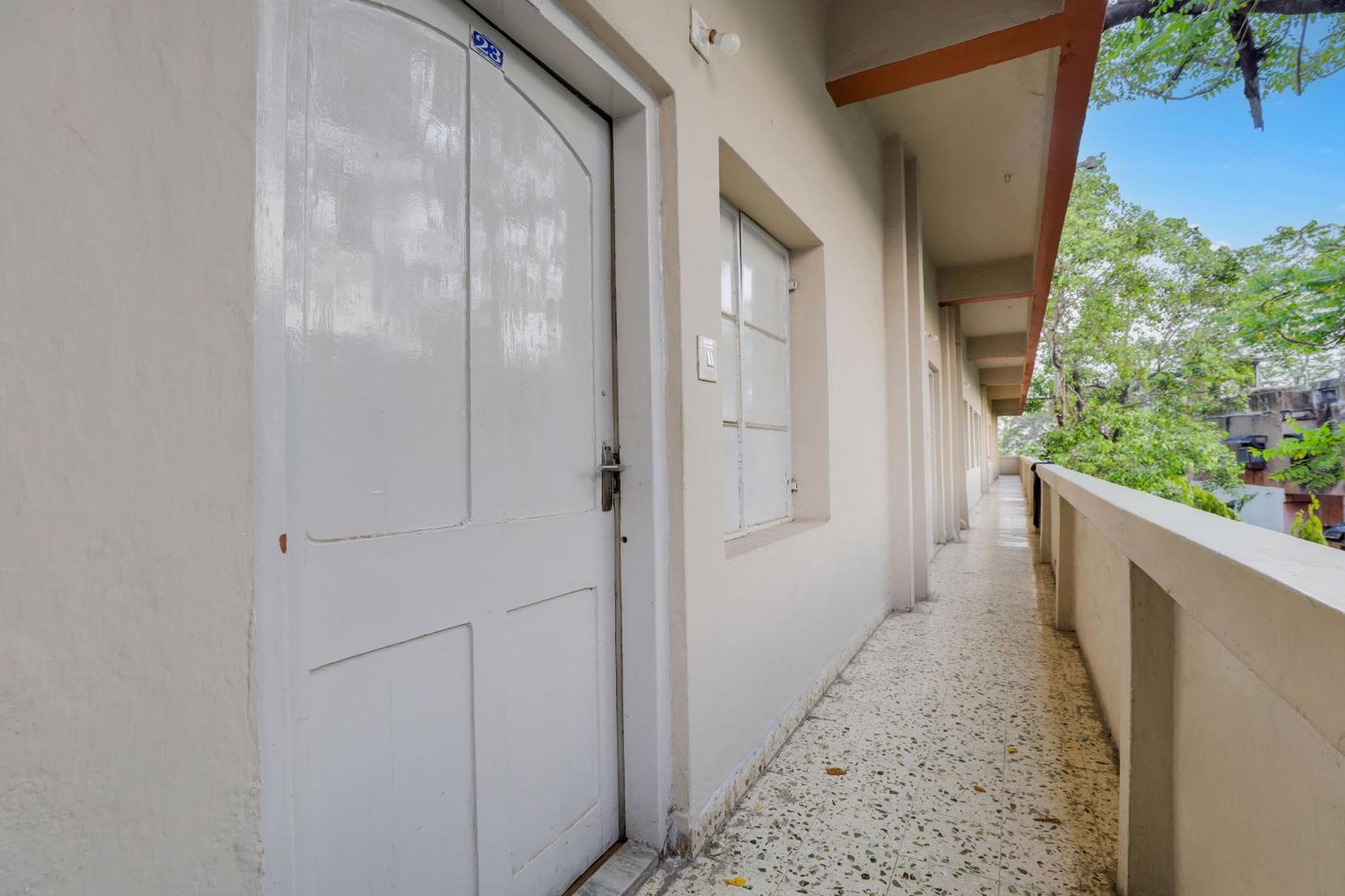 Hotel O Ellis Ahmedabad Exterior foto