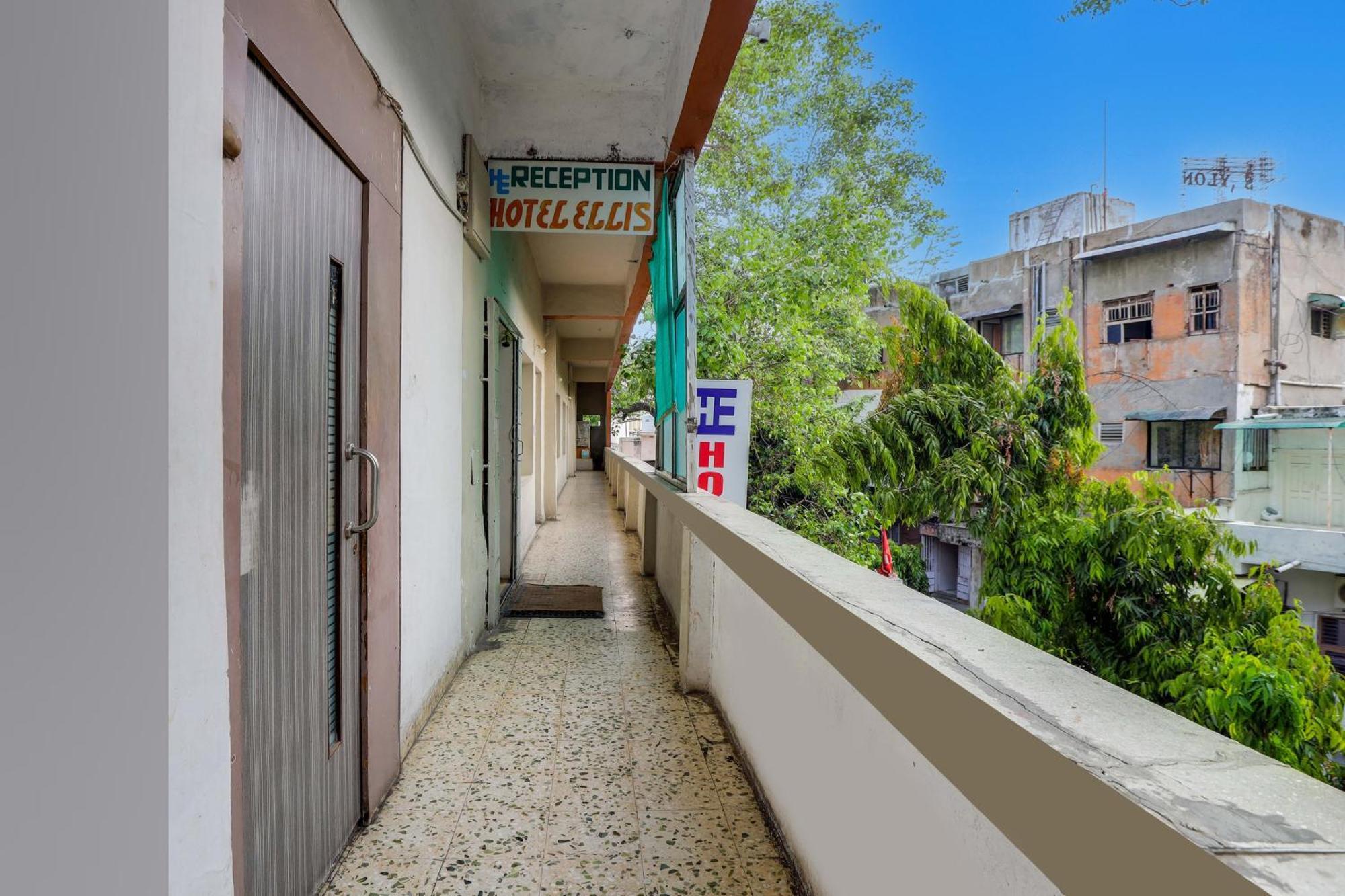 Hotel O Ellis Ahmedabad Exterior foto