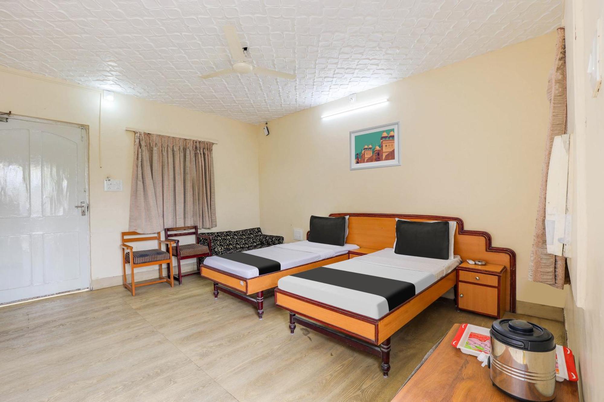 Hotel O Ellis Ahmedabad Exterior foto