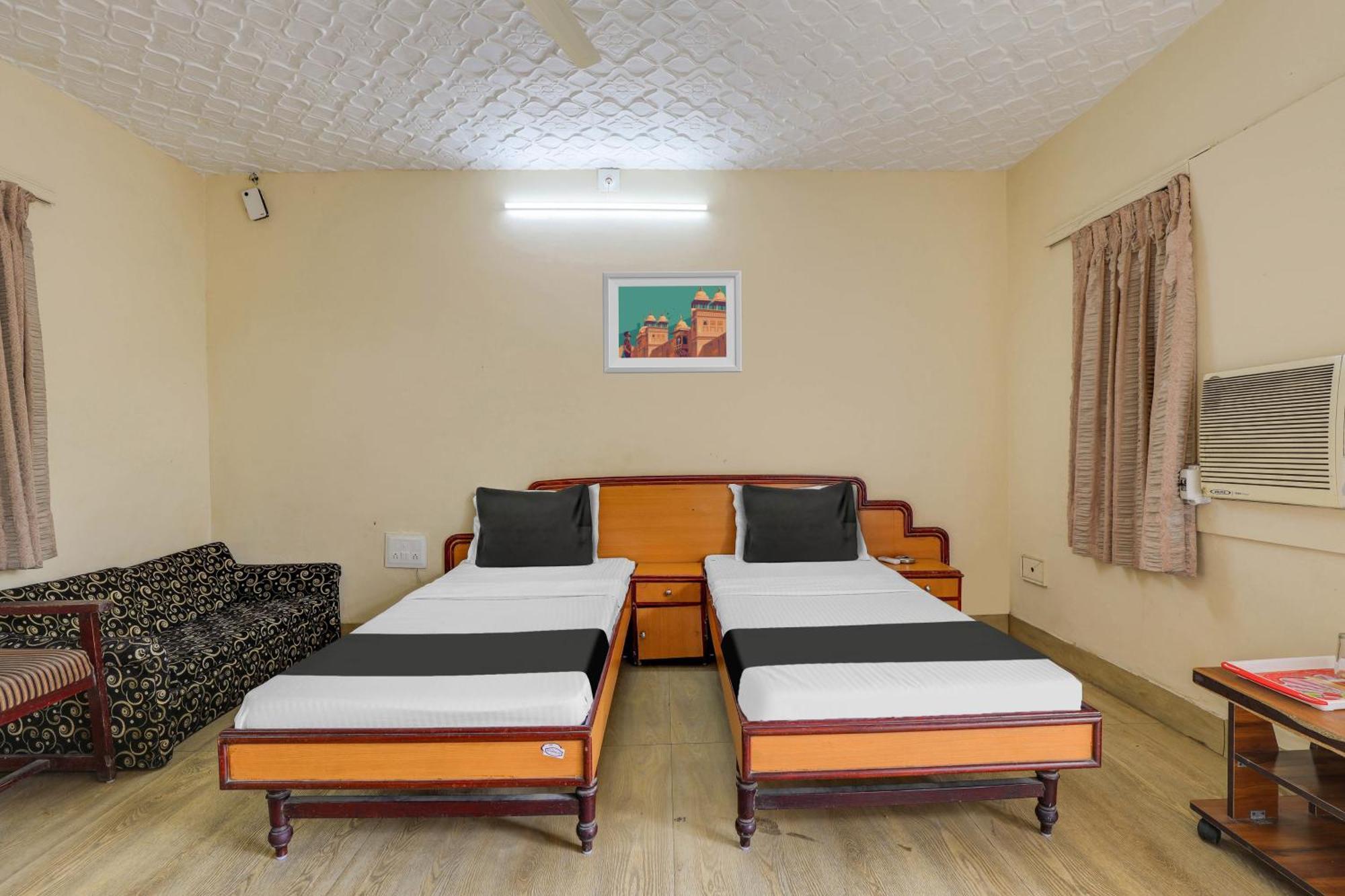 Hotel O Ellis Ahmedabad Exterior foto