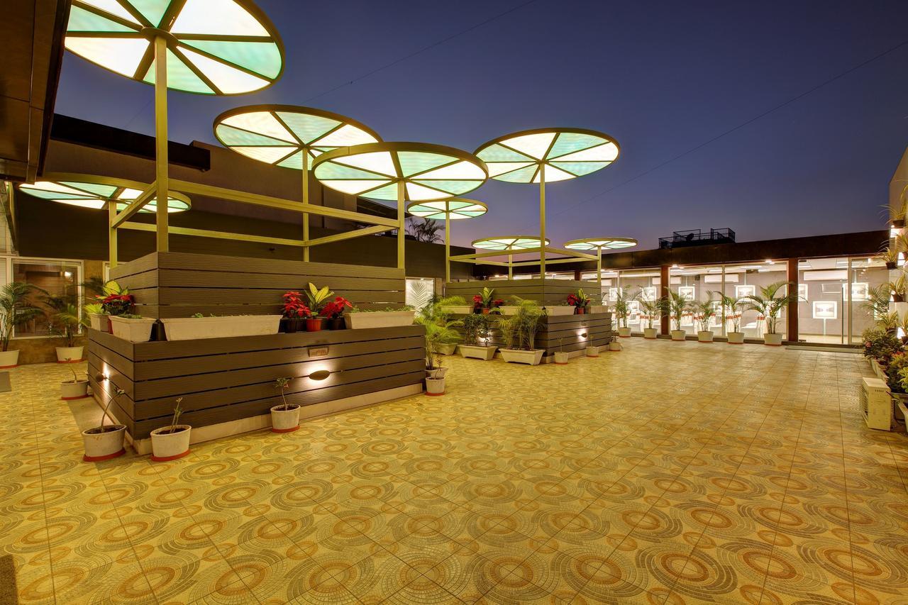 Hotel O Ellis Ahmedabad Exterior foto