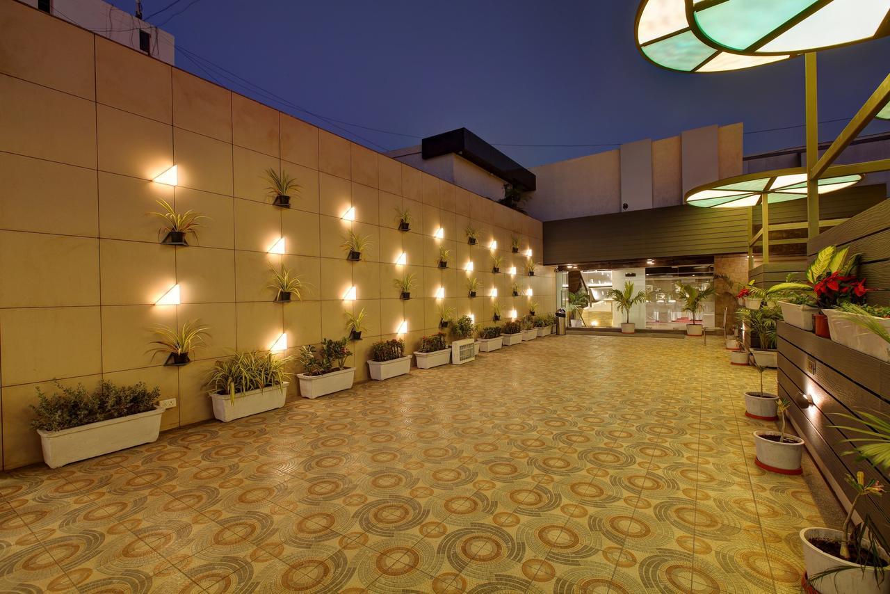 Hotel O Ellis Ahmedabad Exterior foto