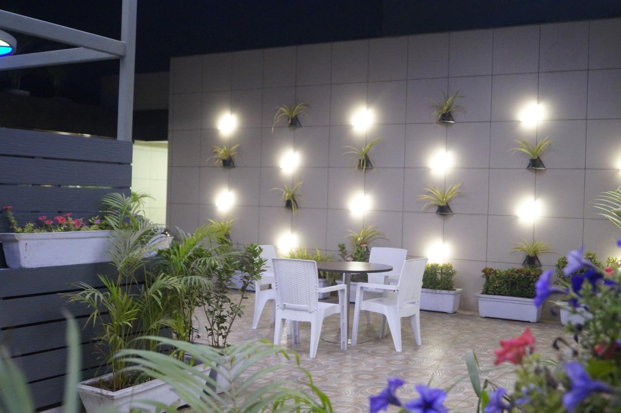Hotel O Ellis Ahmedabad Exterior foto