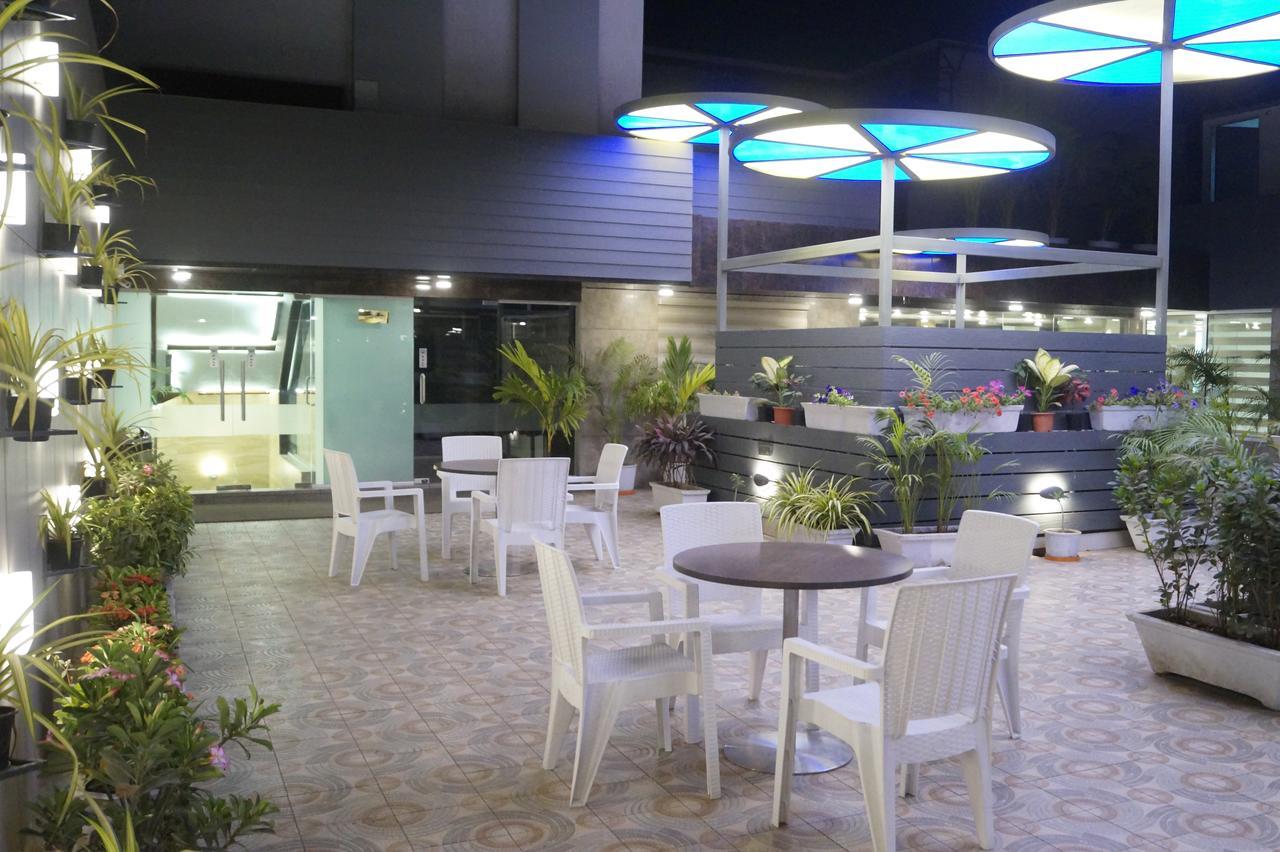 Hotel O Ellis Ahmedabad Exterior foto